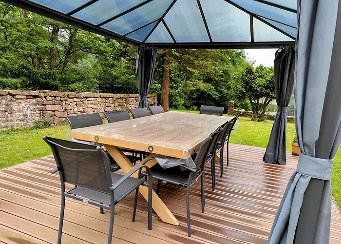 Iris Dans Batisse Renovee Au Coeur De La Nature - Fr-1-589-726